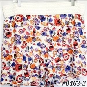💙Clothing Obsessed Co. NEW! multi-colored floral shorts 🤍Size 2XL